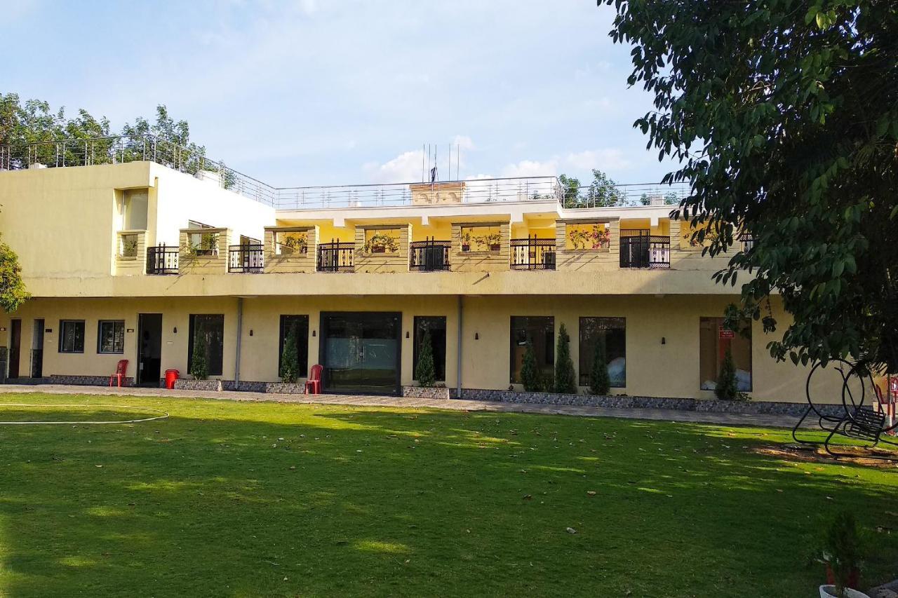 Oyo 14354 Amar Marriage Palace Otel Dharmpura Dış mekan fotoğraf