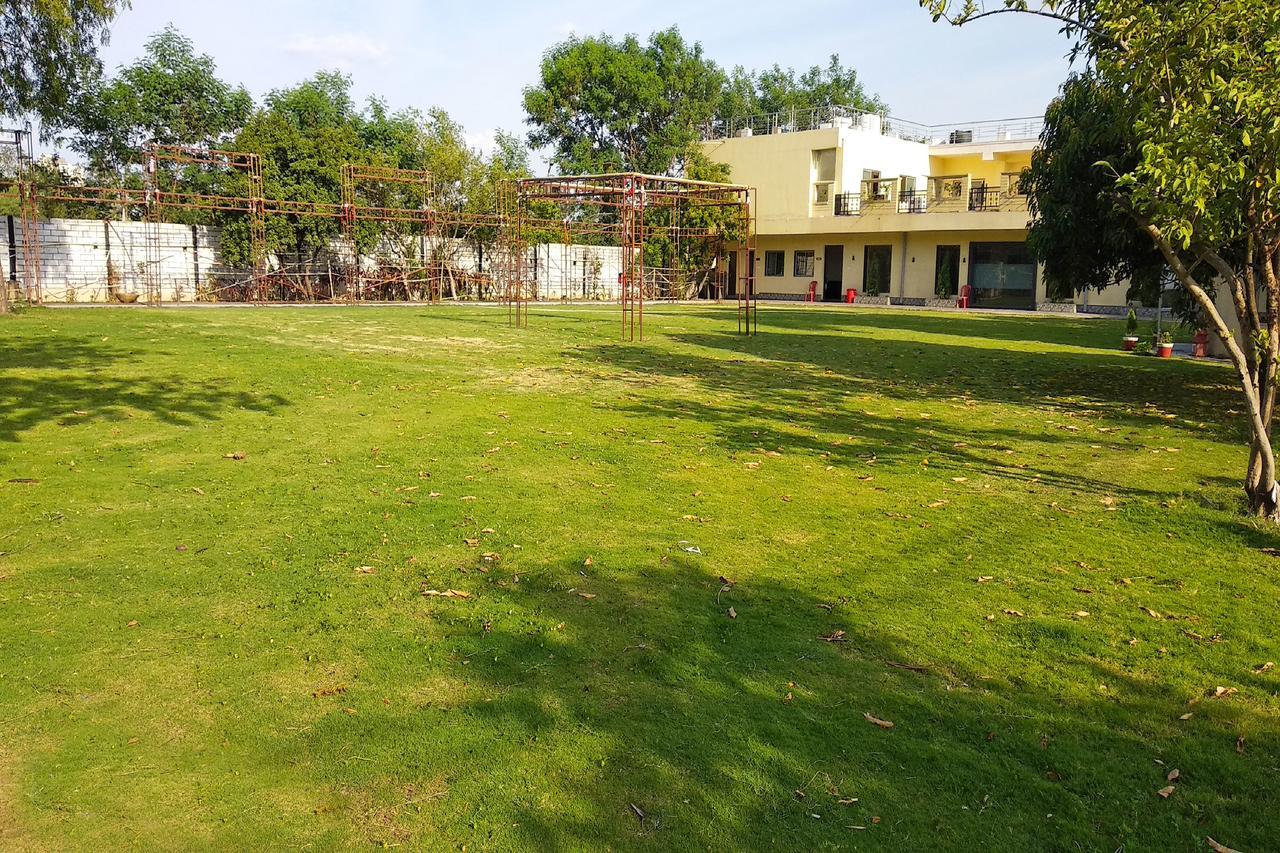Oyo 14354 Amar Marriage Palace Otel Dharmpura Dış mekan fotoğraf